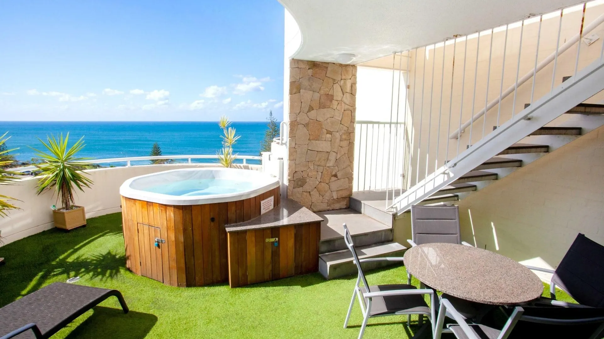 **** Aparthotel Osprey Apartments Mooloolaba Australia